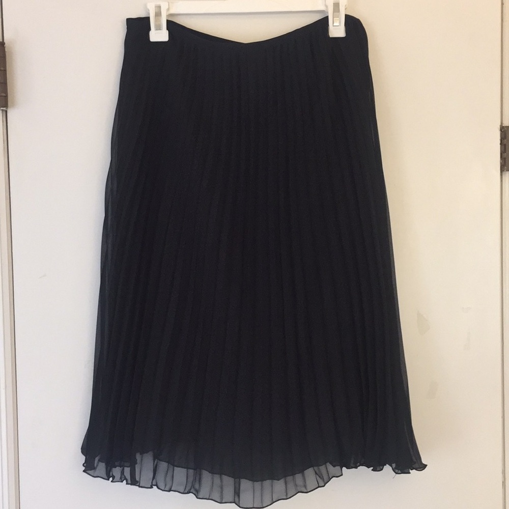 Black Pleated Knee-length Skirt